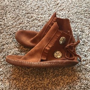 Minnetonka Two Button Soft-sole Booties